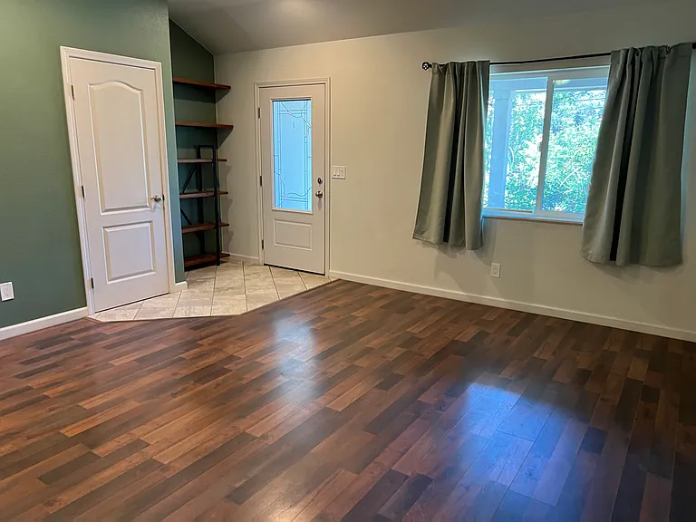 1113 Lion Ln — Photo 4