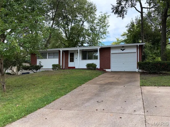 10204 Dacey Dr, Saint Louis, MO 63136