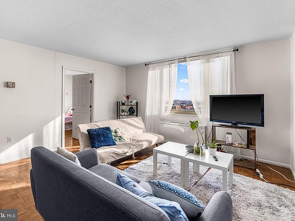 4th image of 1 E University Pkwy Unit 1303