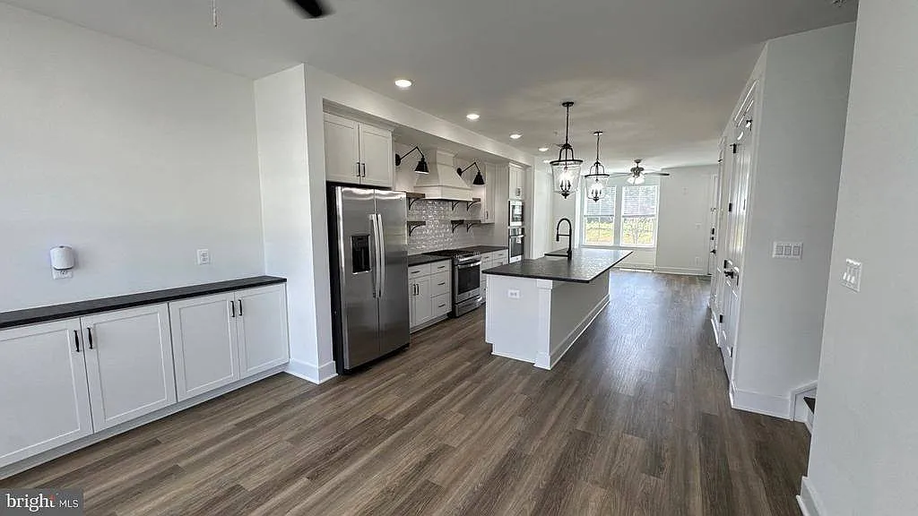 3 bed, 2.5 bath, 1632 sqft, $2,700 — Photo 3