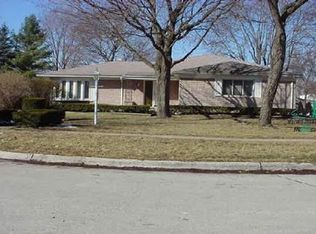 30385 Woodgate Ln, Southfield, MI 48076