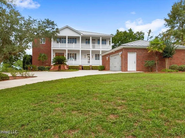 2828 Robert Hiram Dr, Gautier, MS 39553