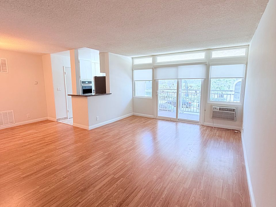 1st image of 11635 Mayfield Ave APT 2