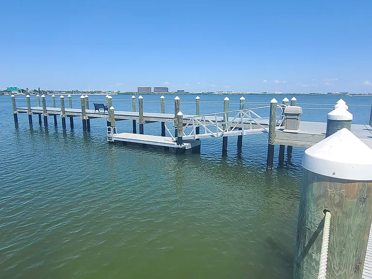2201 Bay Club Cir — Photo 8