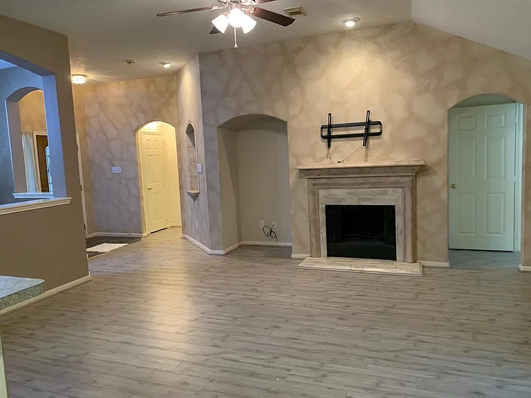 12918 Stratford Mill Ln — Photo 3