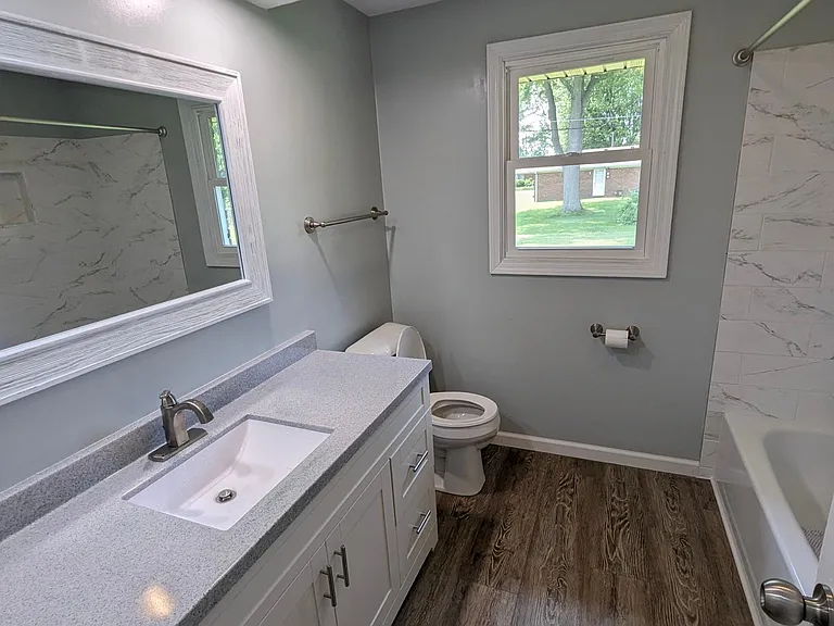 1631 E 44th St — Photo 15