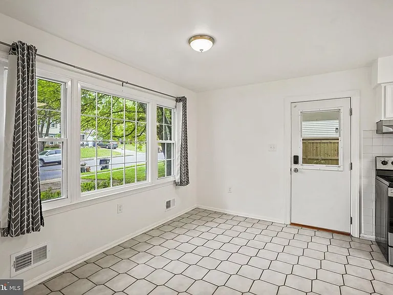 9086 Brook Ford Rd — Photo 9
