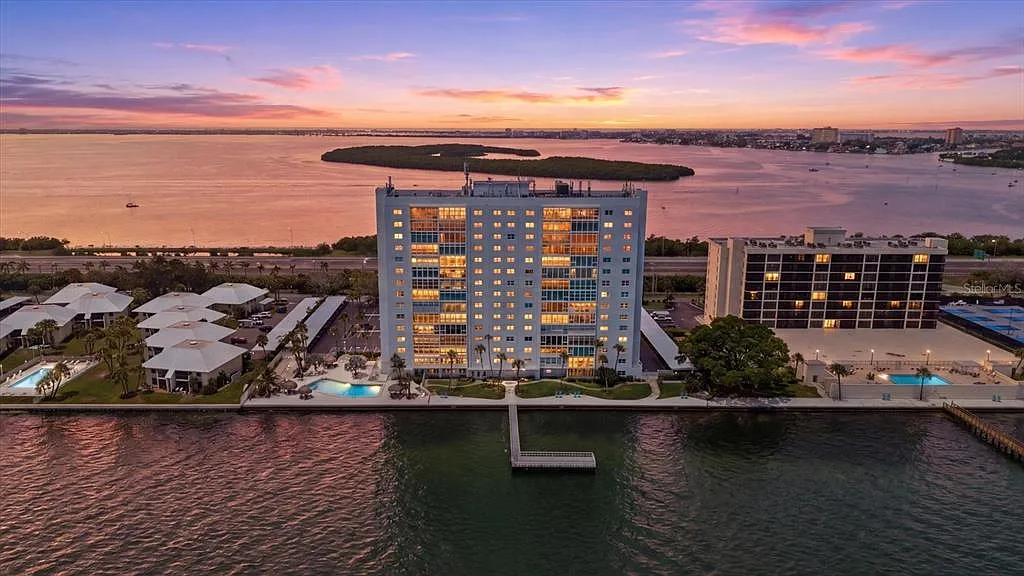 1 bed, 1.5 bath, 900 sqft, $2,500 — Photo 1