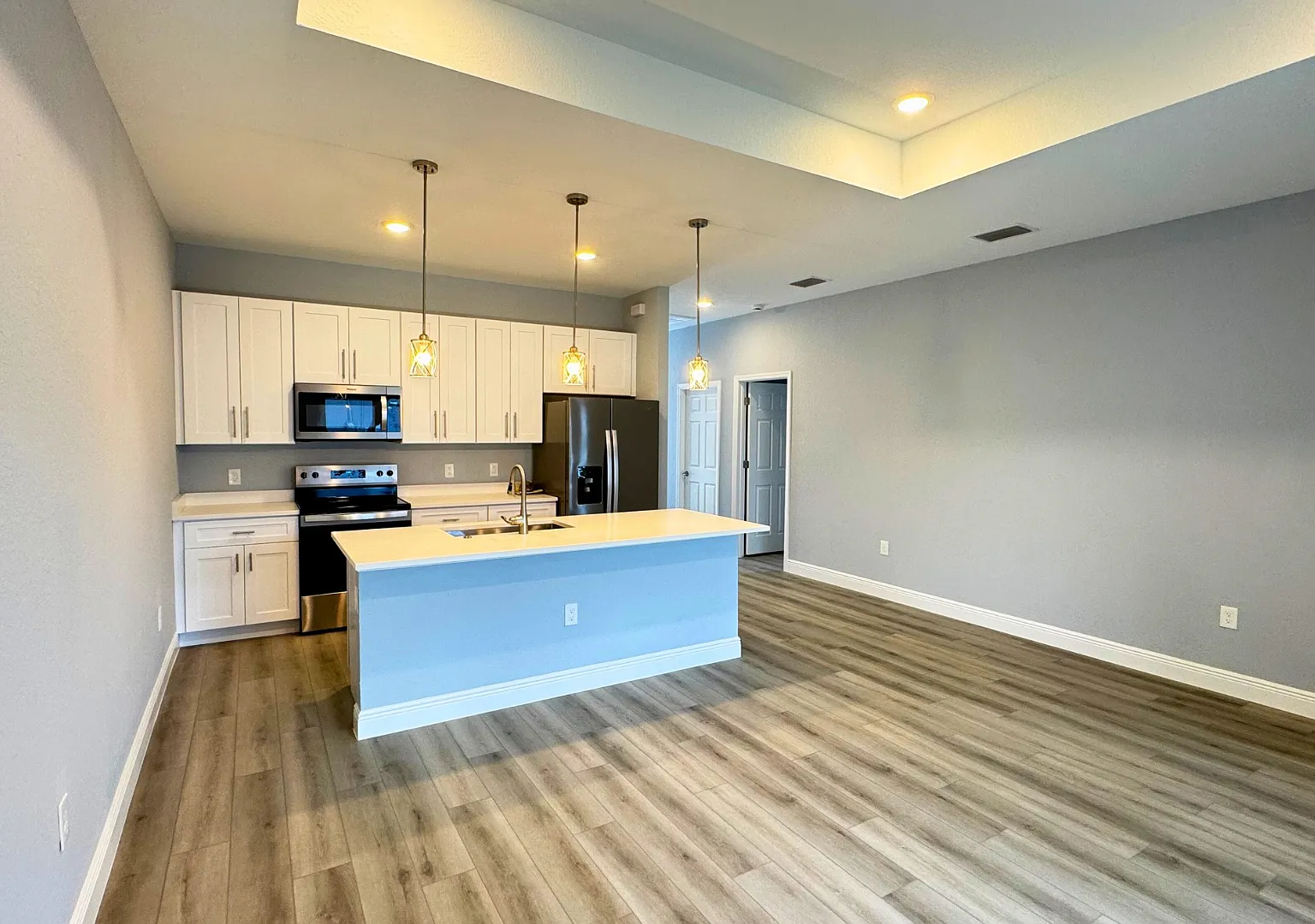 702A Broadway Ave - A — Photo 2