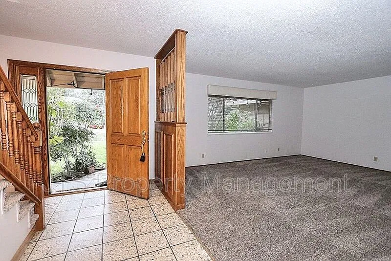 4 bed, 4.0 bath, 2650 sqft, $4,235 — Photo 2