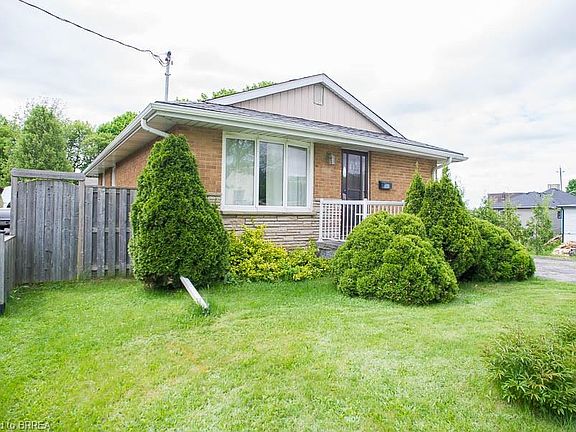 2nd image of 120 Henry St