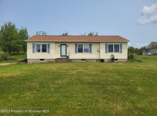 137 Pierce Rd, Greenfield Township, PA 18407
