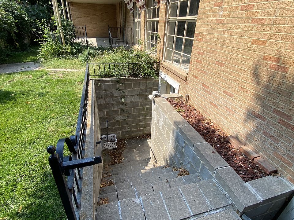 1st image of 808 W 24th St #1/2