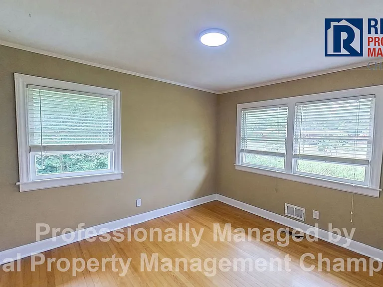 214 Huntington Rd — Photo 14