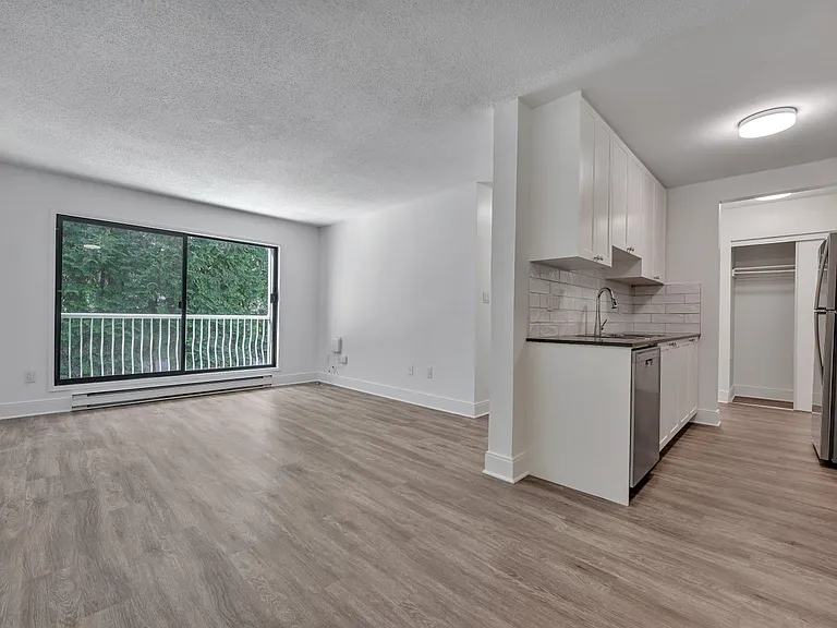 4026 Quadra St — Photo 9