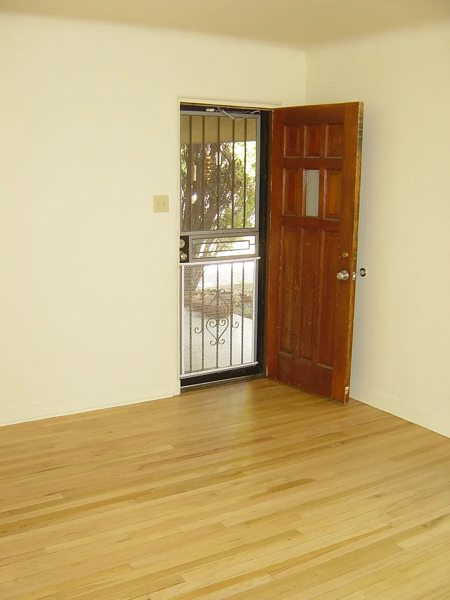 Building Photo - 229 Aliso Dr NE