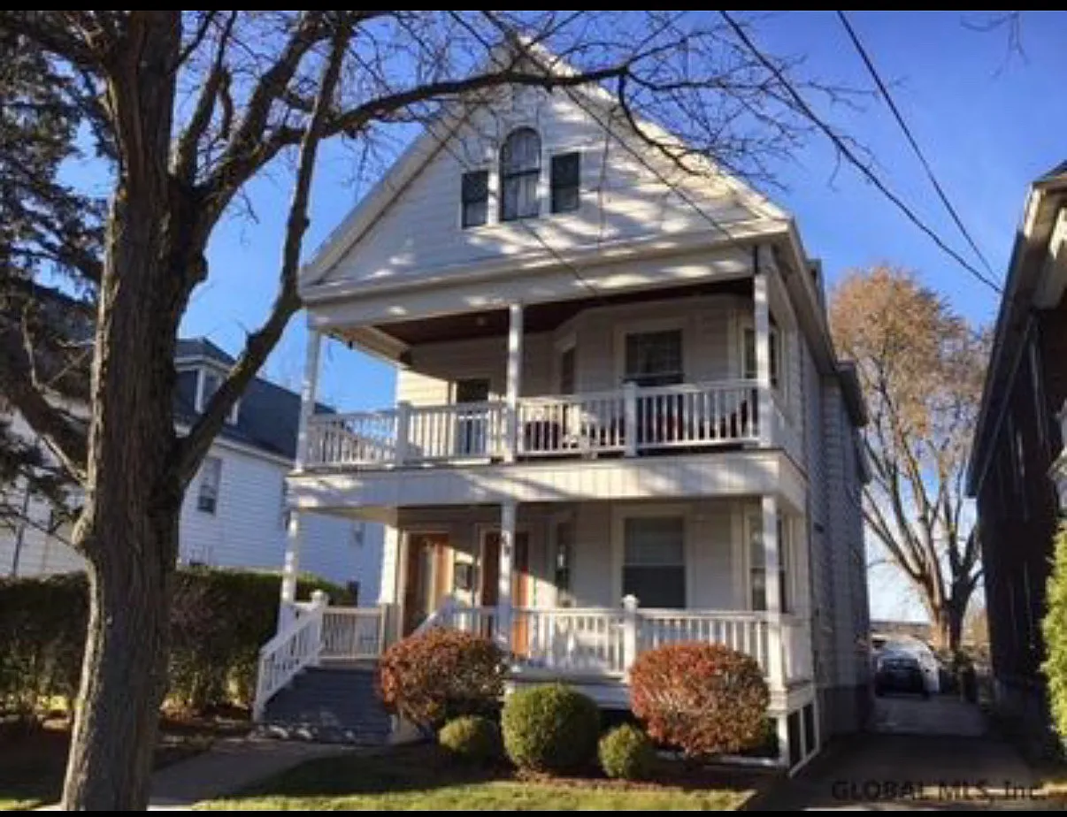 2 bed, 1400 sqft, $1,900 — Photo 1