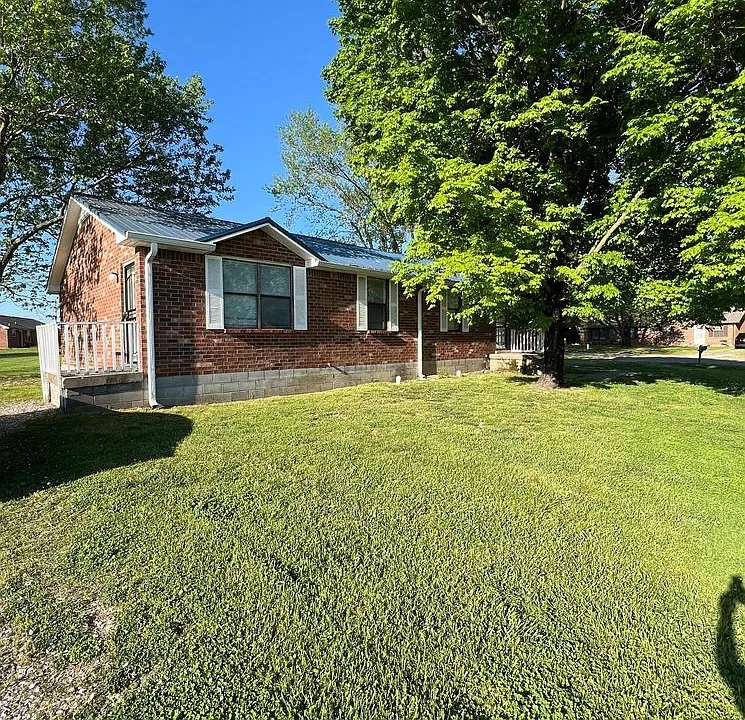 215 Greenleaf Cir