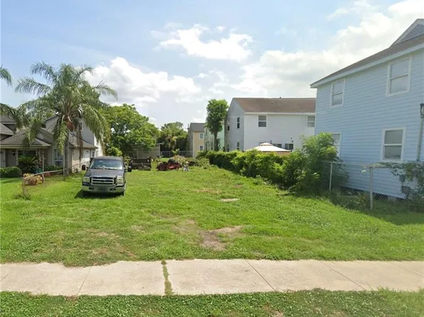 8817 Palm St, New Orleans, LA 70118