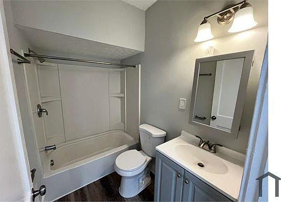 4th image of 2776 Glen Mawr St
