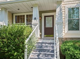 1240 County Road D E UNIT 11, Maplewood, MN 55109