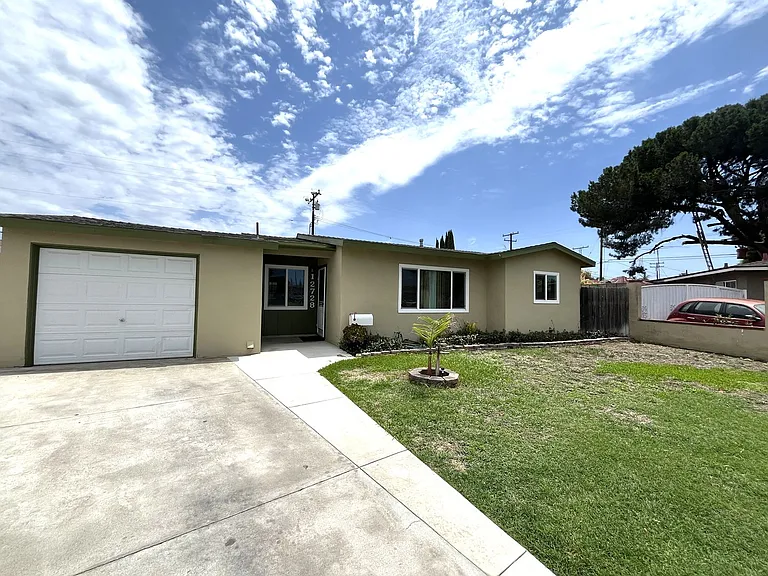 12728 Linnell Ave — Photo 2