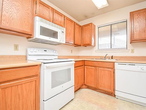 4th image of 400 South Town Dr