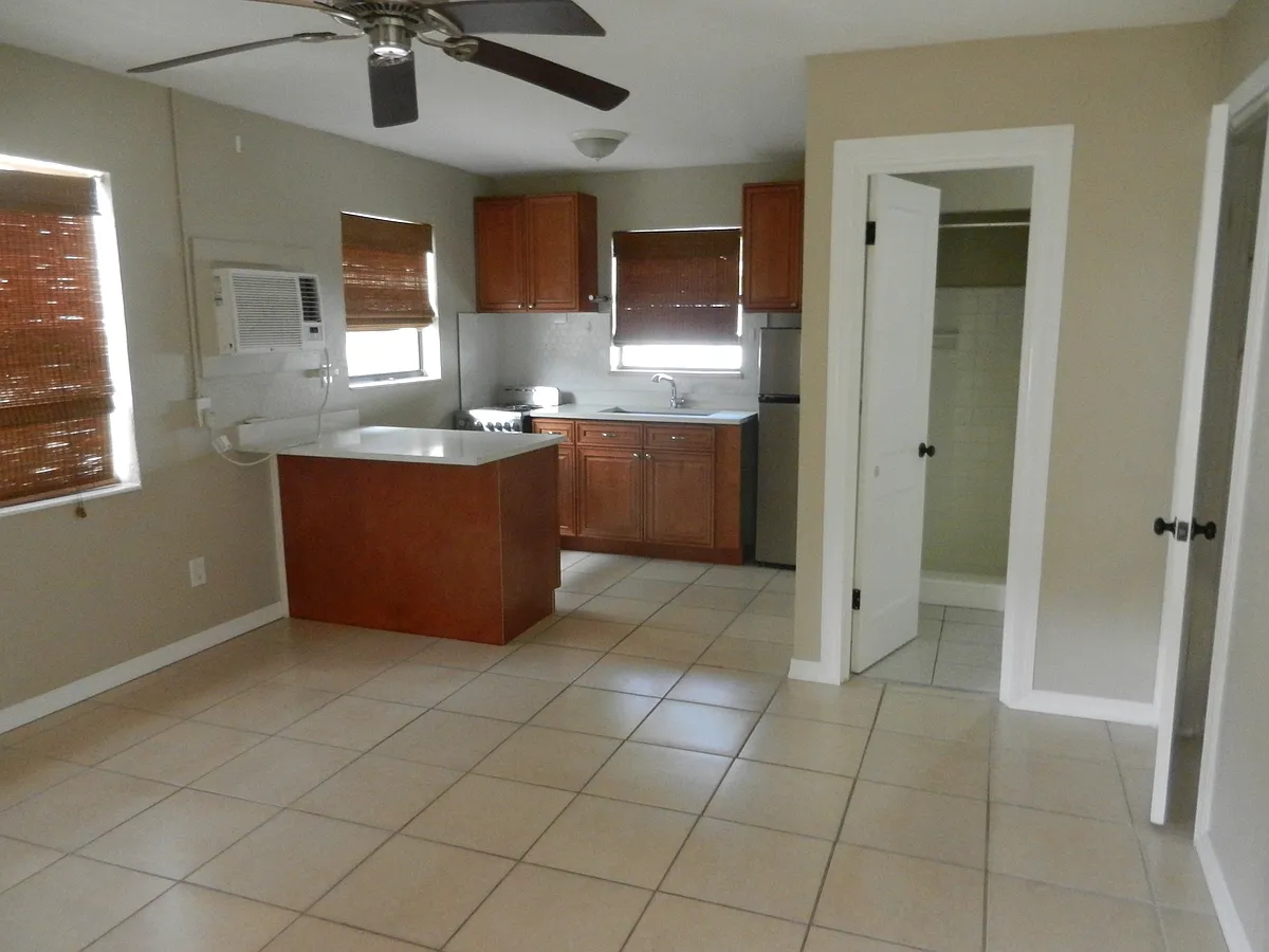 Building Photo - 7950 Boca Ciega Dr #3