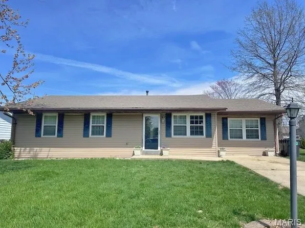 219 Perrottet Dr, Mascoutah, IL 62258
