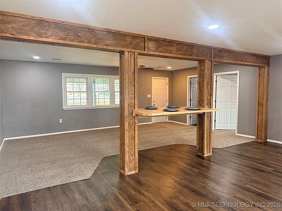5th image of 221 Rodman Cir