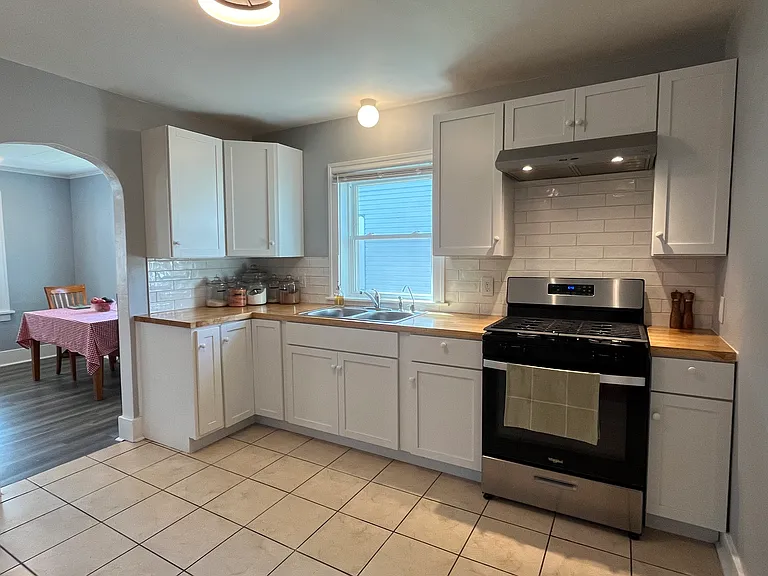525 S 33rd St — Photo 5