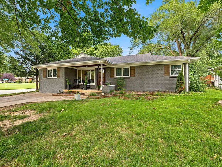 846 N El Paso Dr — Photo 1