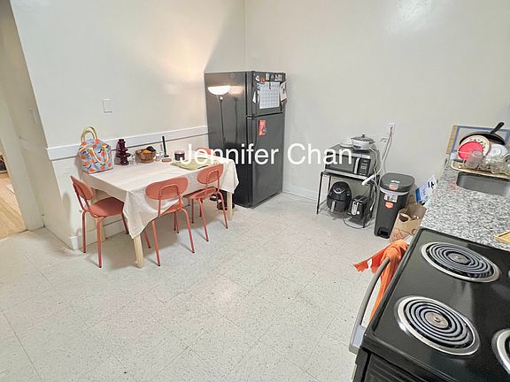 5th image of 15 Park Vale Ave APT 10