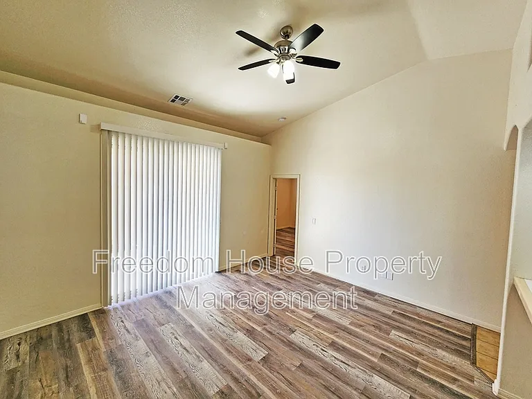 1041 Marne Ct #4 — Photo 15