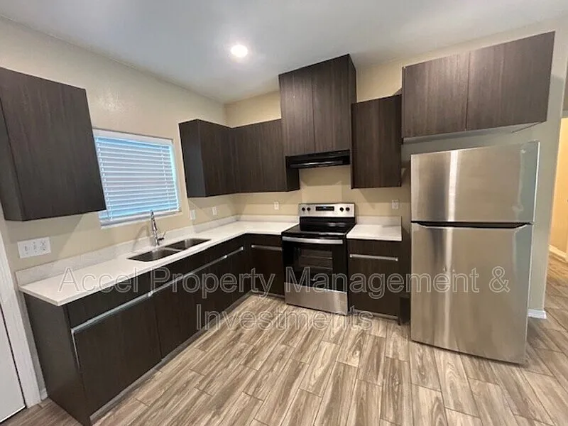 3 bed, 2.0 bath, 1008 sqft, $1,000 — Photo 4