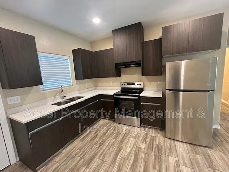 1008 W La Pointe Ave #3 — Photo 4