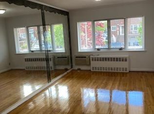 16669 17th Rd, Whitestone, NY 11357