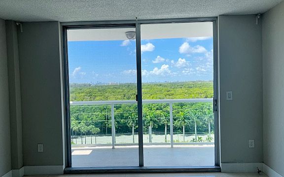 3rd image of 2841 NE 163rd St APT 1004