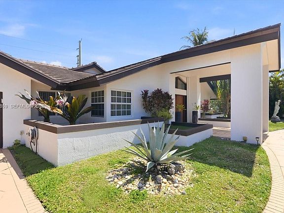 3rd image of 9665 SW 136th St