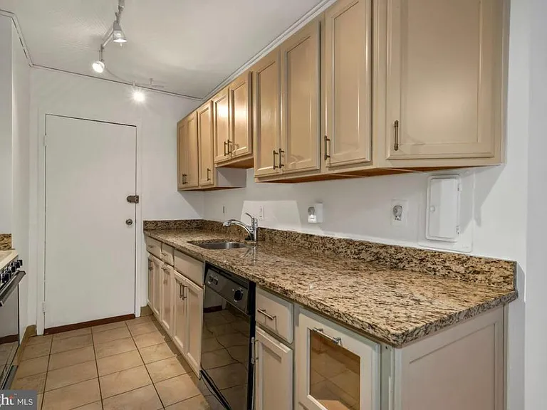922 24th St NW #105B — Photo 12