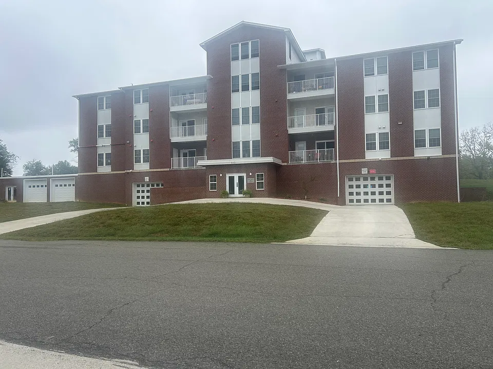 450 Bob Spring Rd #304