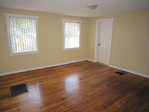 4th image of 1120 15th Ave S