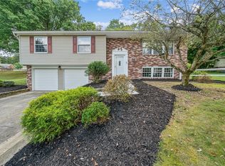 475 Diablo Dr, Pittsburgh, PA 15241