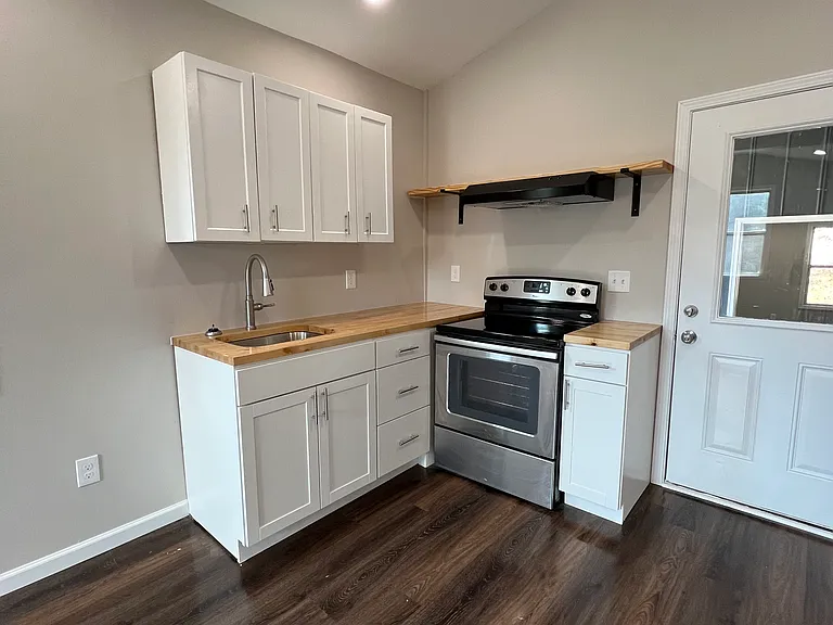1546 Whitestone Rd N #2 — Photo 2
