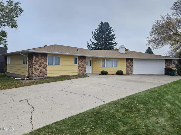 1981 N 20th St, Bismarck, ND 58501