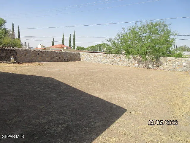 665 La Chapa Ave #B — Photo 19