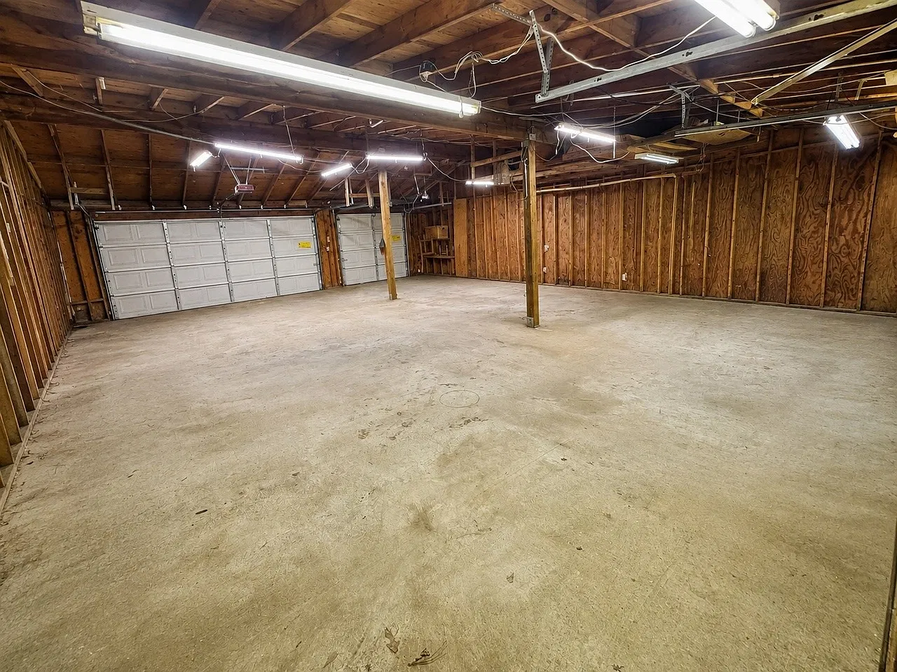 5 bed, 3000 sqft, $3,195 — Photo 2
