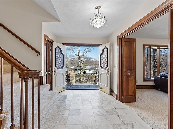 4th image of 154 Summer St