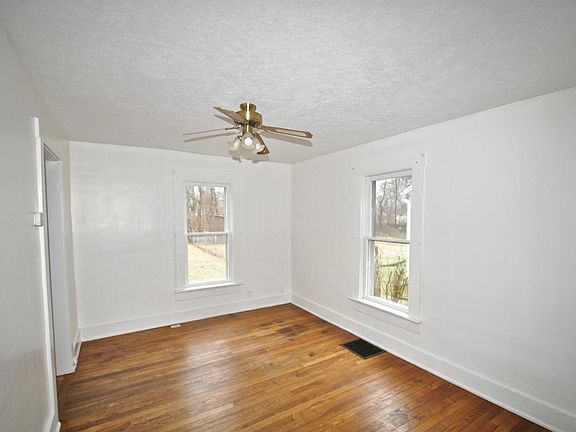 4th image of 418 Union St