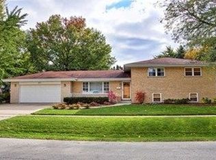 601 White Oak Dr, Roselle, IL